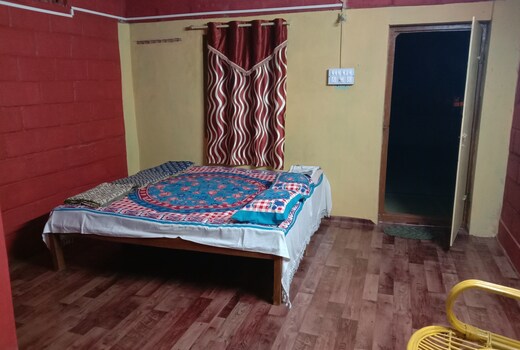 Cozy accommodations in Vanashree Nagar, Dandeli