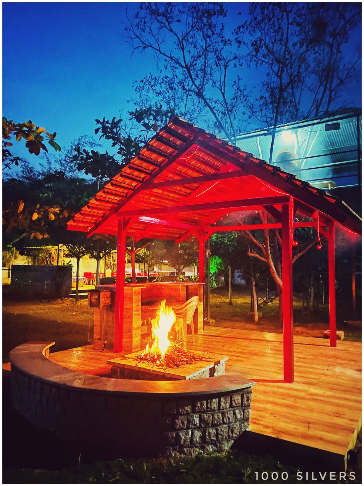 Campfire nights at 1000 Silvers farmhouse