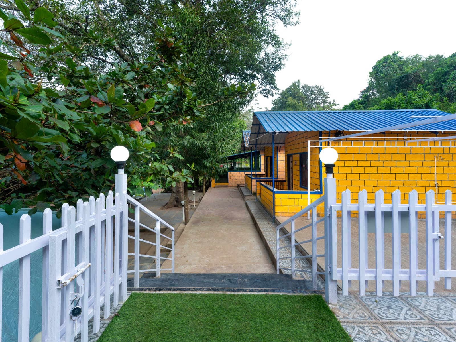 The welcoming facade of dandeli homestay resort
