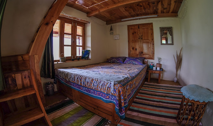 Cozy rooms at Samsara Farmstay in Naggar