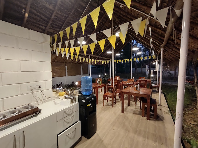 Outdoor dining area with fresh farm-to-table meals  