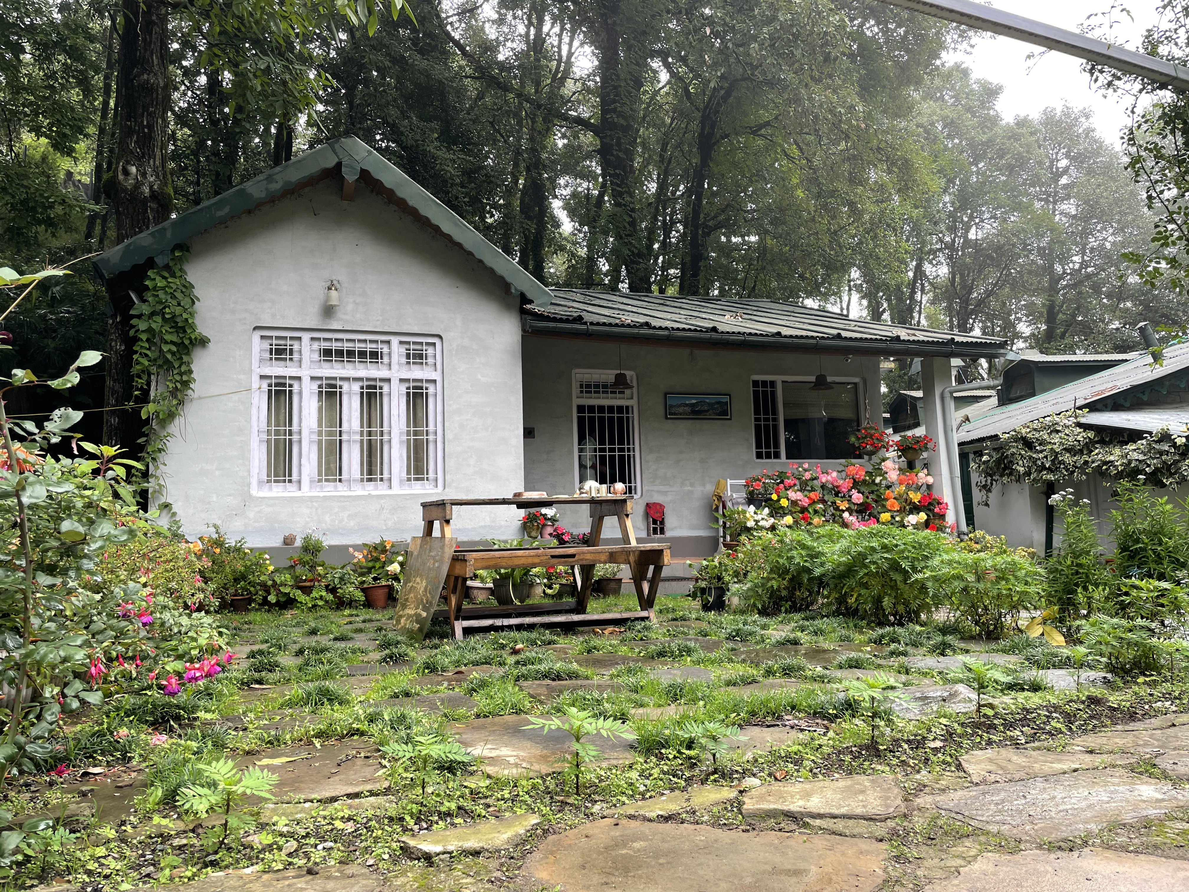 Cozy 2 BHK cottage in Mallital with kitchen facilities